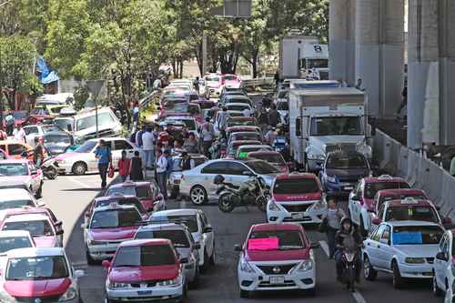 Para los automovilistas la situación se complicó todavía más por ser viernes de quincena.