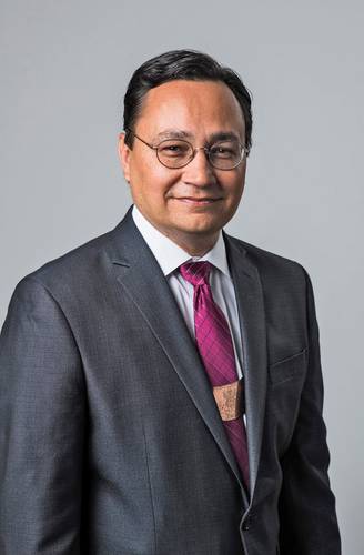  Chuck Hoskin Jr, jefe principal de la Nación Cherokee, con 450 mil ciudadanos y una economía de 3 mil mdd, conversó con La Jornada sobre la lucha con Washington por la defensa de sus derechos.