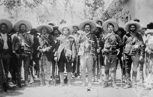 Francisco Villa con su estado mayor en Ciudad Juárez, en mayo de 1911.