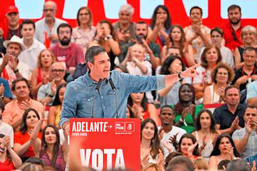 “Aspiro a ganar las elecciones, a gobernar en coalición con el partido de Yolanda Díaz (la candidata de Sumar) y a tener una mayoría parlamentaria amplia”, expresó Pedro Sánchez, aspirante del PSOE.