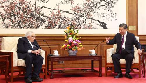 El presidente de China, Xi Jinping, y Henry Kissinger, el pasado jueves en Pekín.