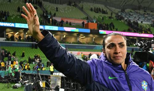 La Canarinha fue eliminada por Jamaica, al empatar sin anotaciones. Marta, la goleadora histórica de la Copa del Mundo, tanto femenil como varonil con 17 tantos, dijo adiós al torneo luego de participar en seis ediciones.