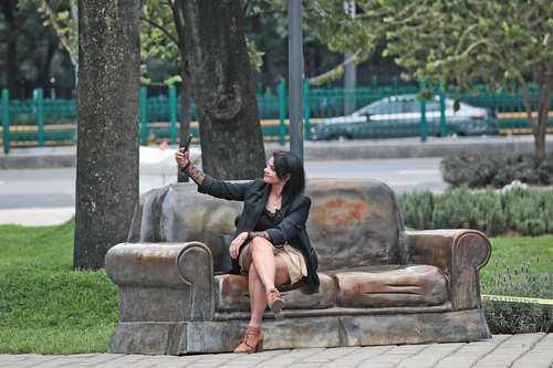 Selfi en una de las esculturas en Paseo de la Reforma.