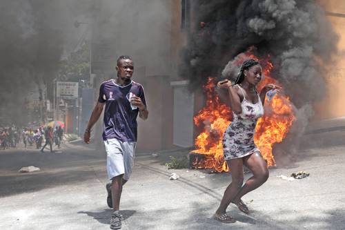 Clausura policía dos bases militares en Haití 020n1mun-1