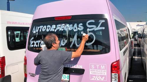 La caravana de “autodefensas del transporte” realizó ayer su primer recorrido alrededor de las 10 de la mañana de la caseta de Tepotzotlán a Coacalco, estado de México, pasando por los municipios de Cuautitlán Izcalli, Tlalnepantla y Tultitlán.