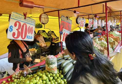 La inflación se mantiene por encima del objetivo de estabilidad de precios del Banco de México.