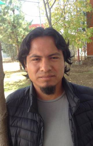 El Premio Nezahualcóyotl de Literatura en Lenguas Mexicanas fue otorgado a Miguel Ruiz Gómez por mezclar “hábilmente la poesía y la narración a través de una serie de rezos que marcan los momentos claves de la historia”.