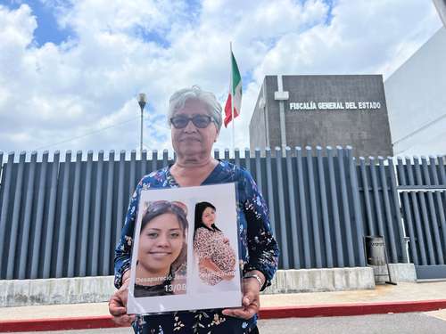 Celia Salinas Maya, madre de Jessica Cerón Salinas, desaparecida en 2012, tras la conferencia de prensa que ofreció ayer fuera de las oficinas de la Fiscalía General del Estado de Morelos en el municipio de Temixco.