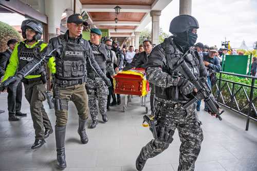 Un despliegue de fuerzas de seguridad se destinó a proteger en Quito al cortejo fúnebre del político asesinado el miércoles en un ataque a tiros.