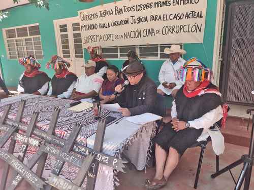 Conferencia de la agrupación Sociedad Civil Las Abejas en el Centro de Derechos Humanos Fray Bartolomé de Las Casas, en San Cristóbal, Chiapas, con motivo de los 14 años de la liberación de los autores materiales de la masacre de 1997.