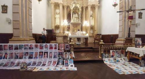 En el Templo de La Merced, en Guadalajara, Jalisco, se realizó ayer una misa dedicada a los cinco jóvenes que desaparecieron el pasado 11 de agosto en el municipio de Lagos de Moreno, a la cual acudieron los familiares y fue encabezada por fray Mauricio Jiménez, quien rememoró a todas las víctimas de desaparición forzada.