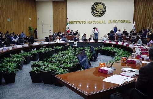 El Consejo General del INE durante una sesión ordinaria.