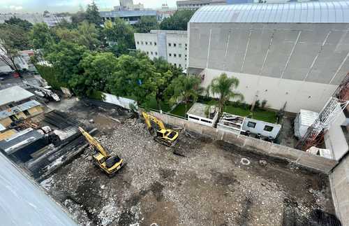 El predio tiene maquinaria y material de construcción, por lo que los colonos decidieron manifestarse antes de que sea tarde.
