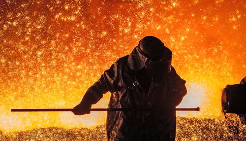 La triangulación en el comercio de acero para eludir aranceles preocupa a autoridades de Estados Unidos. Trabajador de la siderúrgica Tata Steel.