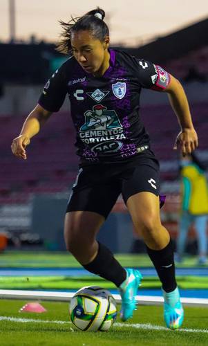 A diferencia de los hombres, hay jugadoras como Charlyn Corral que hablan bien inglés y son profesionistas, expresó Armando Magaña, directivo de la Liga Mayor Femenil.
