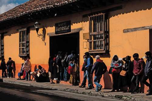 En 285 municipios no hay sucursales bancarias del sector privado. La imagen, en San Cristóbal de Las Casas, Chiapas.