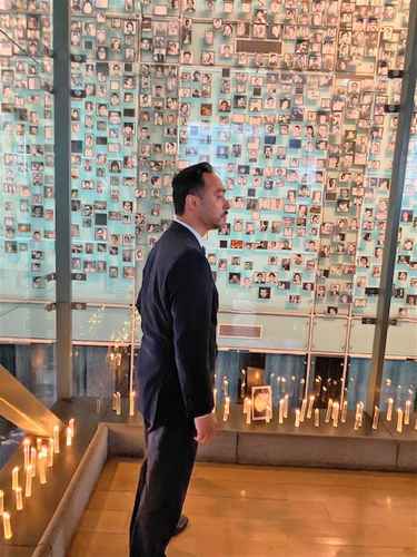  El congresista Joaquin Castro, el demócrata de mayor rango en el Subcomité para el Hemisferio Occidental en la Cámara de Representantes, en el Museo de la Memoria y los Derechos Humanos, hace unos días, durante una visita a Chile.