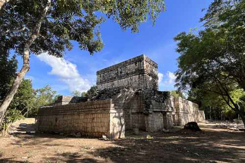 Aspecto de la zona arqueológica de Chichén Viejo, ubicada en la Península de Yucatán, que dentro de pocos días se abrirá al público, para que admire las majestuosas construcciones de la élite maya.
