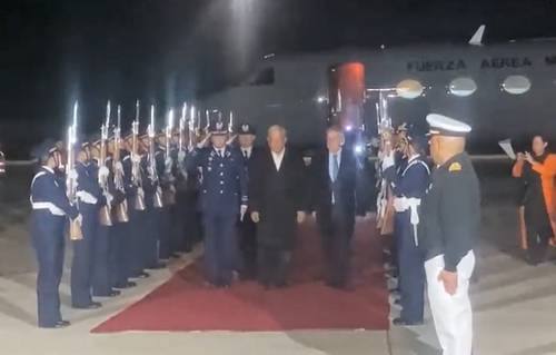 El presidente Andrés Manuel López Obrador fue recibido anoche por el ministro de Relaciones Exteriores de Chile, Alberto van Klaveren.