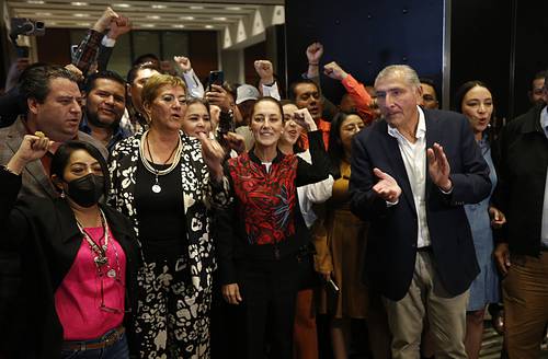 Adán Augusto López, su equipo de trabajo y Claudia Sheinbaum se encontraron en un hotel de la Ciudad de México.