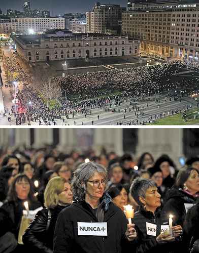  Movilización nocturna de mujeres, quienes encendieron velas, en torno al Palacio de La Moneda.