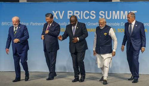 Los representantes de Brasil, China, Sudáfrica, India y Rusia impulsan la divisa BRICS.