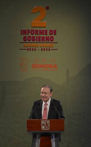 El gobernador Alfonso Durazo Montaño durante su segundo Informe de gobierno en el Congreso estatal.