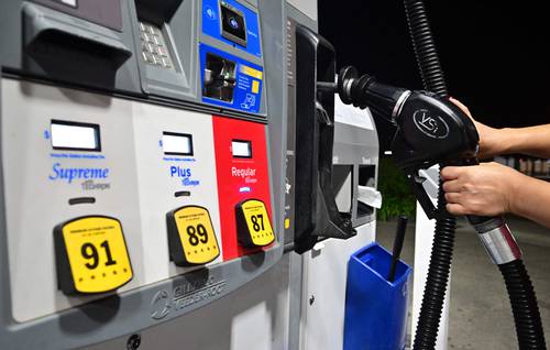 Durante el verano, la gasolina en Estados Unidos aumentó 10.6 por ciento de manera mensual, aunque alimentos y servicios presentaron bajas.