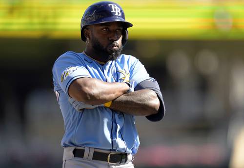 Con dos outs en la novena entrada, Randy Arozarena rompió el empate con un jonrón para que los Rays de Tampa Bay vencieran 5-4 a los Mellizos de Minnesota. El mexicano despachó un batazo que viajó por el jardín derecho hasta las alturas del estadio. En el juego, su compañero, el sonorense Isaac Paredes, no logró pegarle a la bola, pero consiguió anotar una carrera.