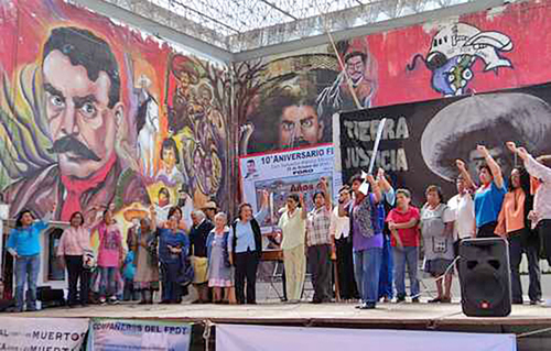 Habitantes de los poblados de Temacapulin, Acasico y Palmarejo se manifestaron en 2011 frente a las oficinas de la Conagua en Guadalajara, Jalisco, en rechazo a la construcción de la presa El Zapotillo. Arturo Campos Cedillo / La Jornada