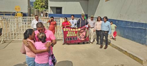 Liberan a Orlando Ávila, integrante de la OCSS; estuvo en prisión 11 años