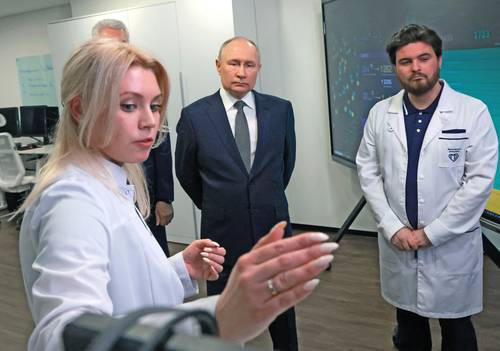 Putin Announces Russia Close to Starting Production of Potential Cancer Vaccine