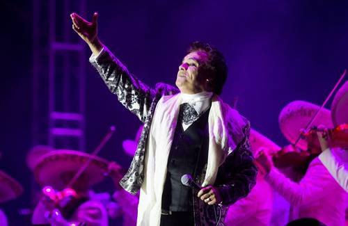 Mientras el público cante mi música, no moriré, aseguraba Juan Gabriel