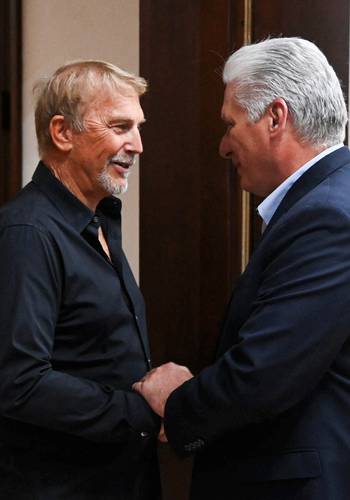Díaz-Canel recibe al actor estadunidense Kevin Costner