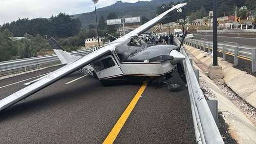 Avioneta aterriza de emergencia en carretera de Hidalgo