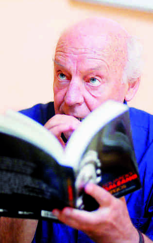 Elena Poniatowska: Eduardo Galeano, el hombre de los abrazos