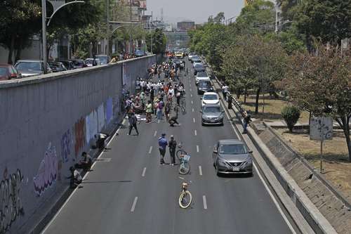 Realizan colectivos y familiares rodada y pintas para visibilizar a desaparecidos