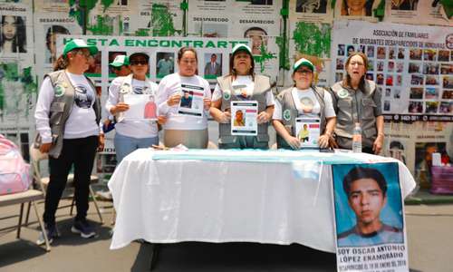 Entregan madres de migrantes desaparecidos hallazgos a CNB