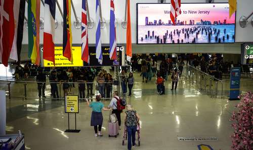 El caos de Newark en EU frustra a las aerolíneas y preocupa a los viajeros
