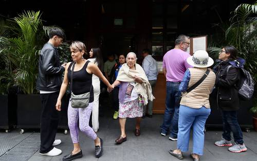 Madres festejan el 10 de mayo en el Centro con amigas y familias