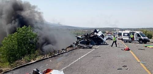 Perecen 21 en choque en la carretera de Cuacnopalan a Oaxaca