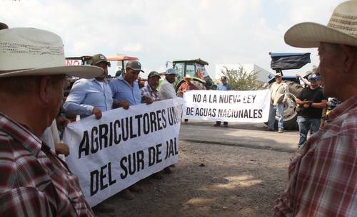Autoridades federales y labriegos negocian un precio justo del maíz