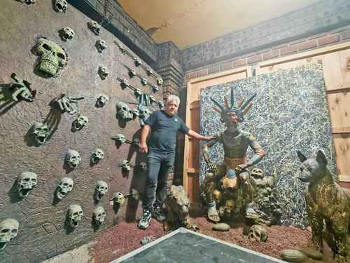 Artist transforms the Plaza de las Tres Culturas into the entrance to Mictlán