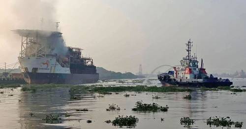 Se incendia buque Blue Phoenix en Coatzacoalcos