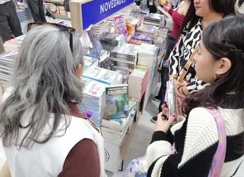 Editorial Planeta advanced the sale of Grandeza, a book by López Obrador