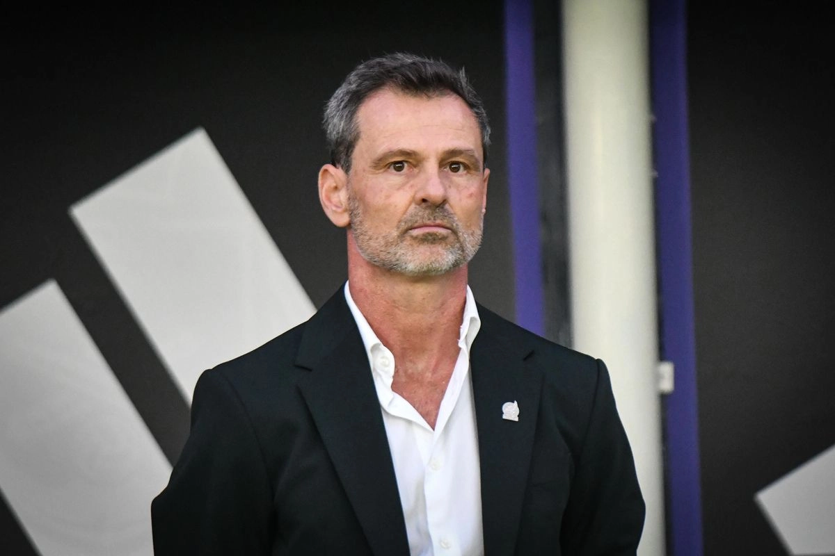 El club se ubica en el décimo lugar del torneo Apertura con cuatro puntos obtenidos tras un triunfo, un empate y dos derrotas. Además de la escuadra rojinegra, Cocca dirigió a la selección de México, Tigres, Santos Laguna y Tijuana. Foto 