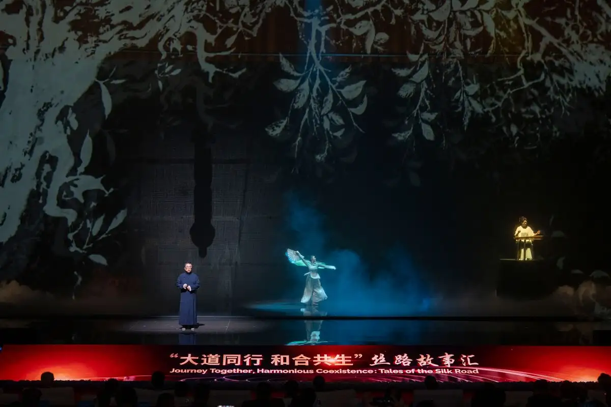 El encuentro tiene lugar en Kunming, conocida como “la ciudad de la eterna primavera”, y reúne a representantes de 165 medios de comunicación, entre ellos México.