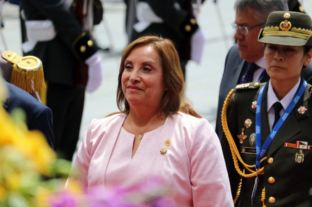 El aumento de sueldo de Boluarte, ha recibido fuertes críticas de la ciudadanía, pues la presidenta de Perú es una figura fuertemente resistida por los peruanos, llegando su gestión a tener niveles de aprobación del 2 al 3%, según sondeos. 