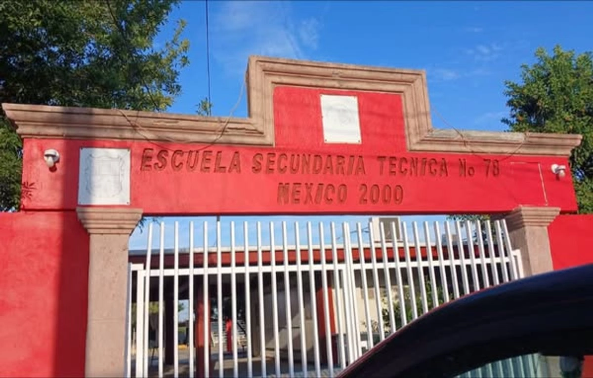 En Nuevo Laredo, la Secundaria Técnica 78 "México 200" fue habilitada como preparatoria gratuita en el turno vespertino para atender la demanda de bachillerato. Foto 