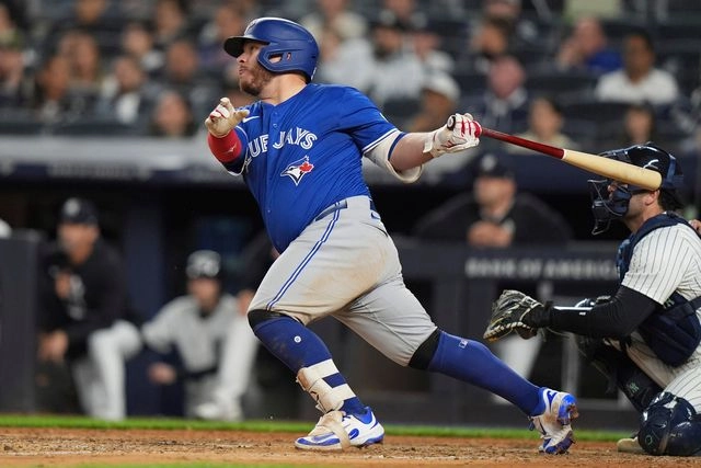 El mexicano Alejandro Kirk durante el juego ante los Yanquis. Foto 